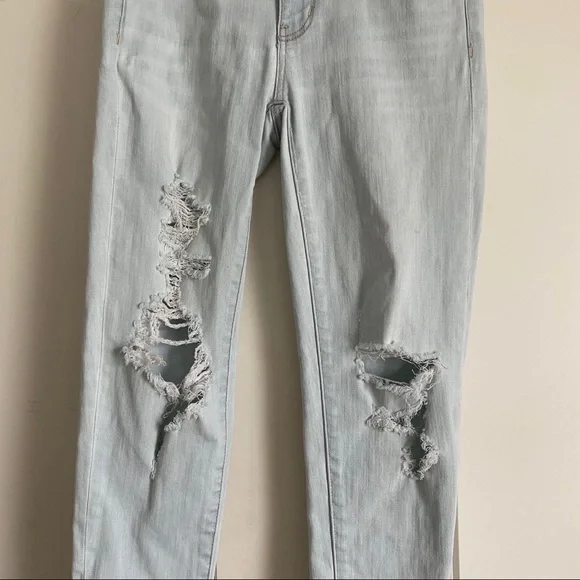 American Eagle Light-wash Ripped Jeans - Picture 3 of 12